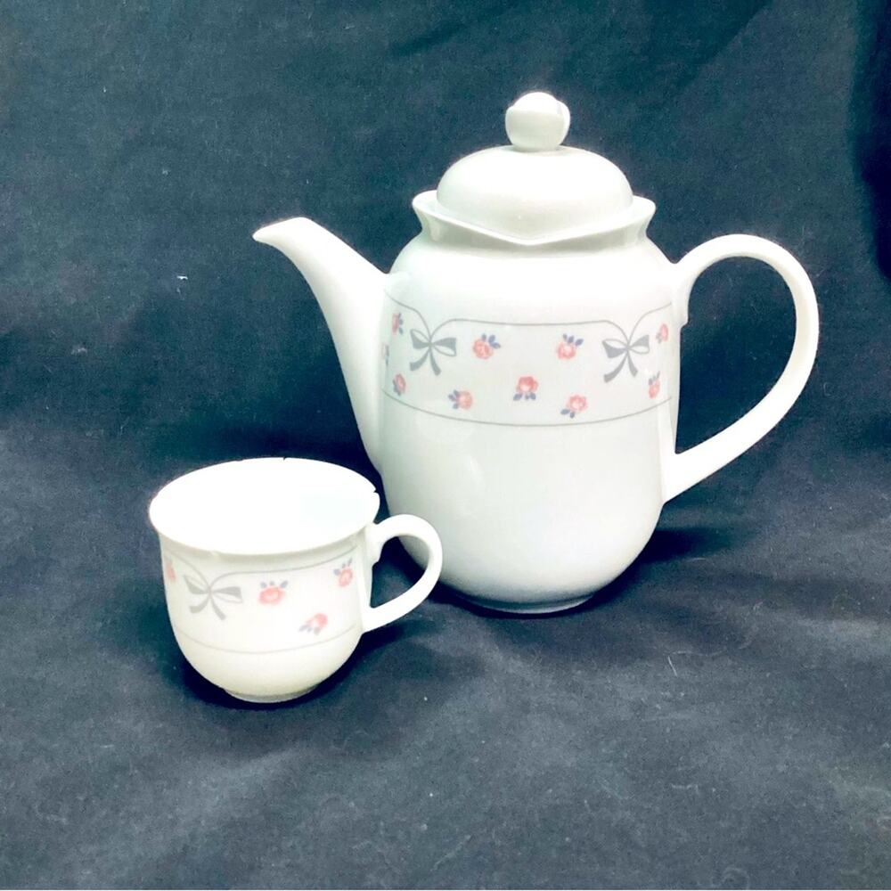 Vintage 1970s CP Colditz Porzellan, Germany, Tea Pot & Teacup Set